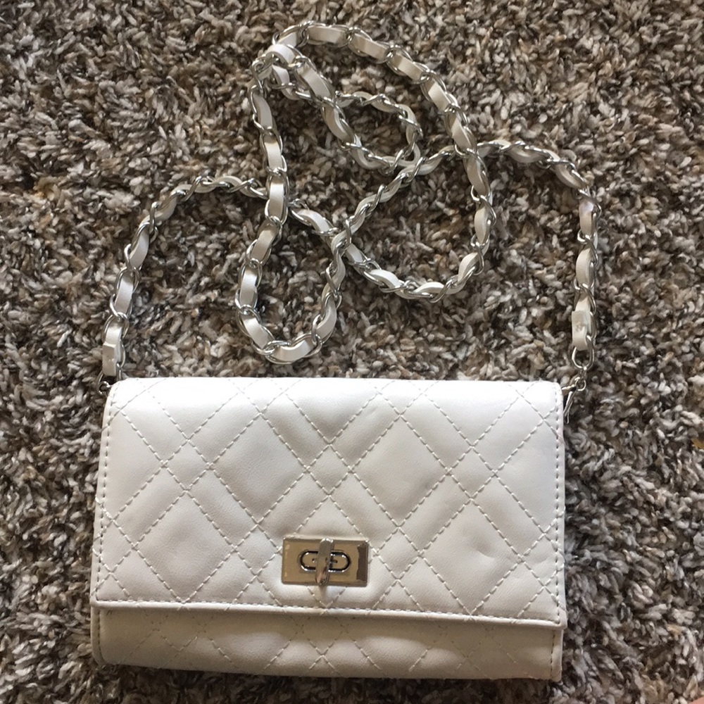 White Forever 21 crossbody clutch